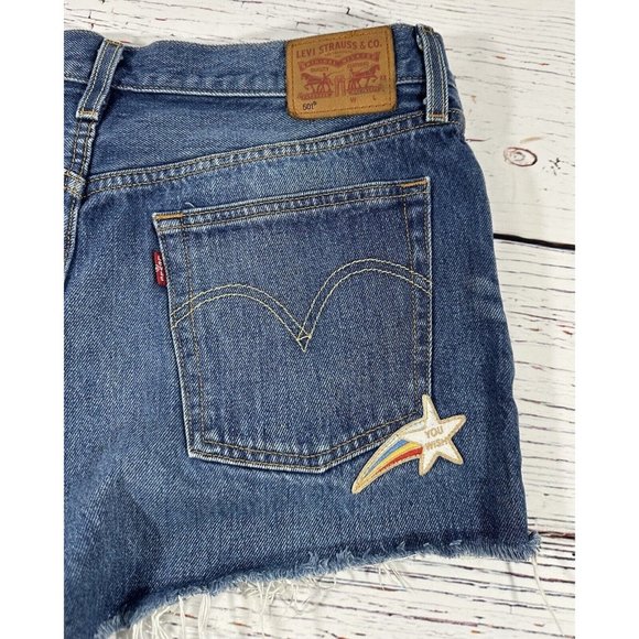 Levis 501 Blue Jean Shorts Patches Womens Size 31 Mid Rise Denim 2.5” Inseam - Picture 6 of 8